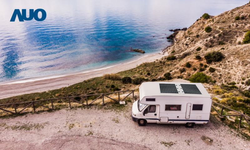 「可撓輕量化太陽光電板SunCurva」使用輕量特殊耐候型複合板取代傳統太陽能板的玻璃前板，不僅降低70%重量，每米平方僅3Kg；具有抗衝擊性能及通過電磁相容性測試，可應用於交通運輸工具，如露營車、遊艇等